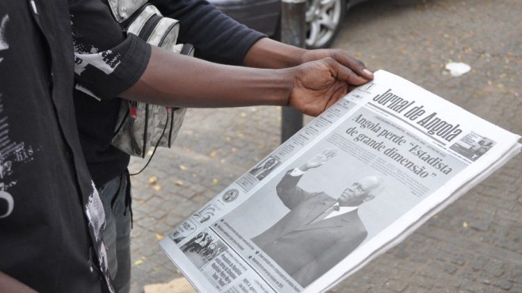  PESAR DO PAPA PELA MORTE DE JOSÉ EDUARDO DOS SANTOS, EX-PRESIDENTE DE ANGOLA 