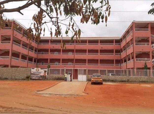  ESTUDANTES DA NOITE DO INSTITUTO SUPERIOR POLITÉCNICO CRESCENTE: PRIVADOS DE PROVAS POR FALTA DE LUZ ELÉTRICA.