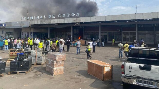  ALEGADO CURTO-CIRCUITO NO TERMINAL DE CARGAS PROVOCA INCÊNDIO