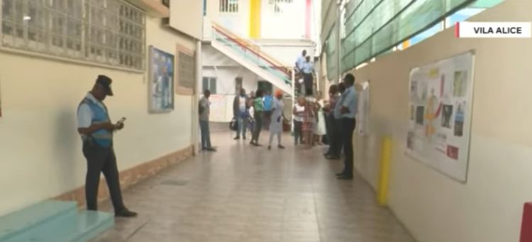  ALUNA ATINGIDA POR BALA PERDIDA QUE ATRAVESSOU O COLÉGIO ELIZÂNGELA